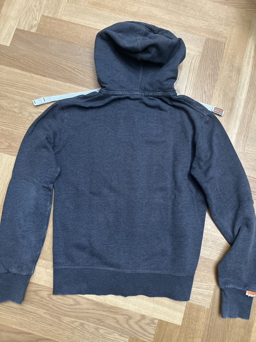 Superdry Jacken: Sweat à capuche Superdry gris – Gebraucht aus Oltingen von ugradel 1