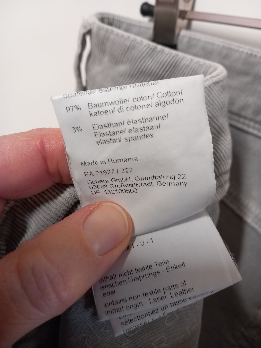 Raffaello Rossi Pantaloni: Raffaello Rossi Cordhose "Kira" Samt Stretch Gr.44, grau – Usato da Gwatt (Thun) venduto da umwelt-brocki 5