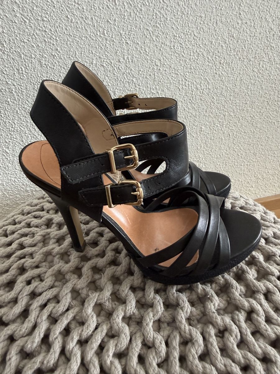 Scarpe da donna: Zeitlose schwarze Pumps – Usato da Hedingen venduto da julesli