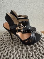 Zeitlose schwarze Pumps