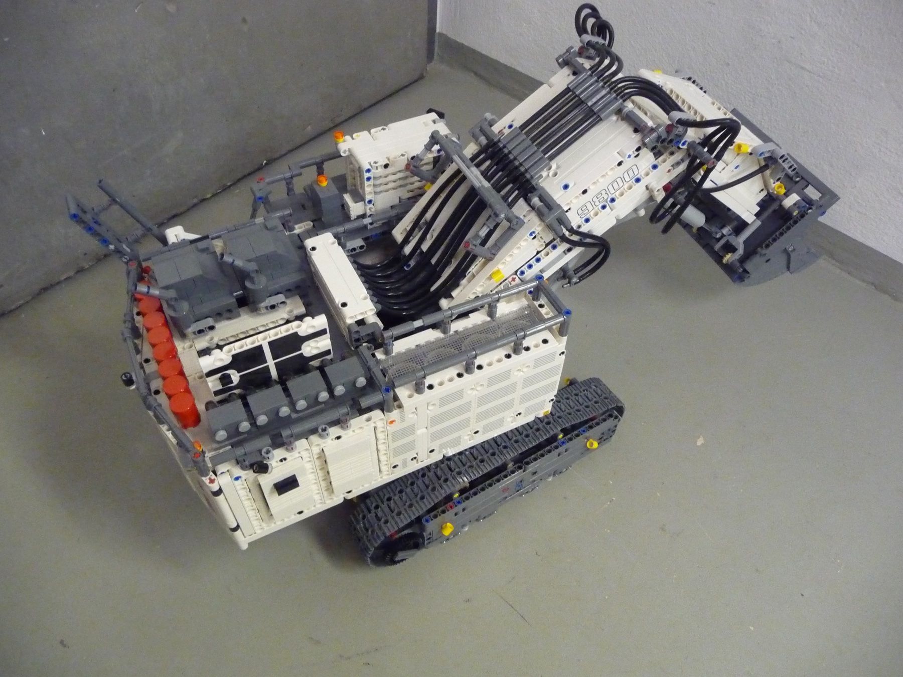 Lego Kit di costruzioni: Lego Technic Liebherr Bagger 9800 – Usato da Rafz venduto da Powacaddy 2