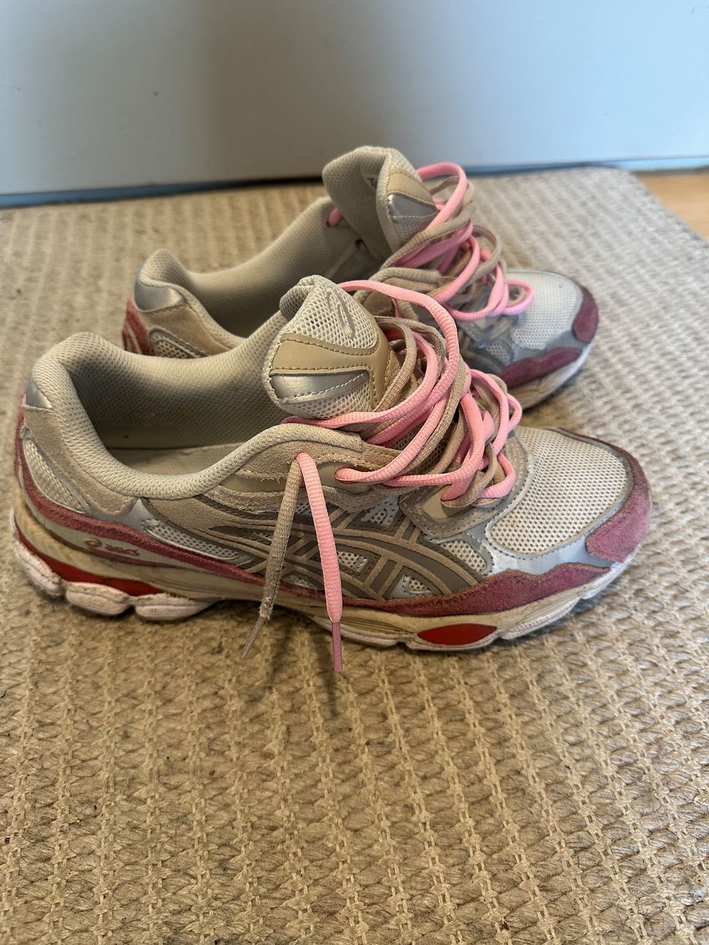Asics Chaussures hommes: Asics Gel NYC Pink – D'occasion à Zürich par sherilha