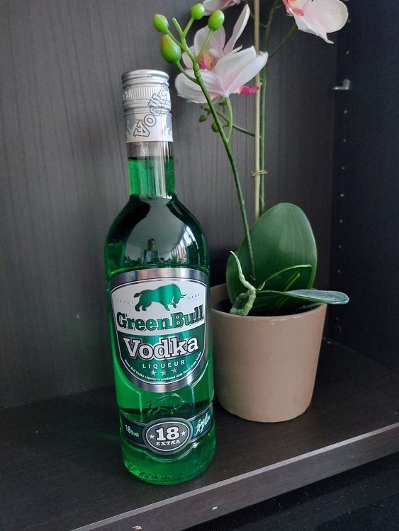 Bevande alcoliche: GreenBull Vodka 70cl – Nuovo e nell'imballaggio originale da Zürich venduto da schaalando