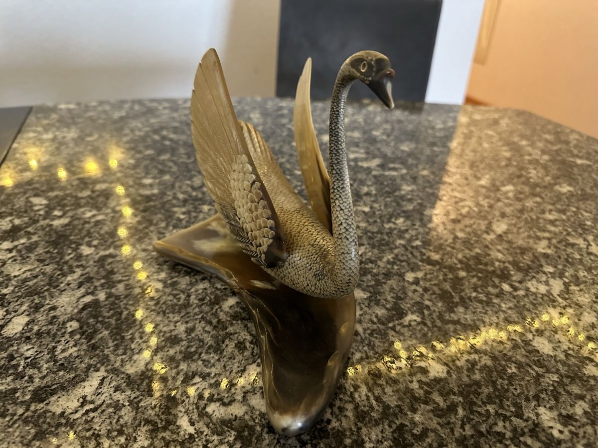 Statuette: Schwan aus Horn – Usato da Rapperswil, SG venduto da sandroseeholzer79 1