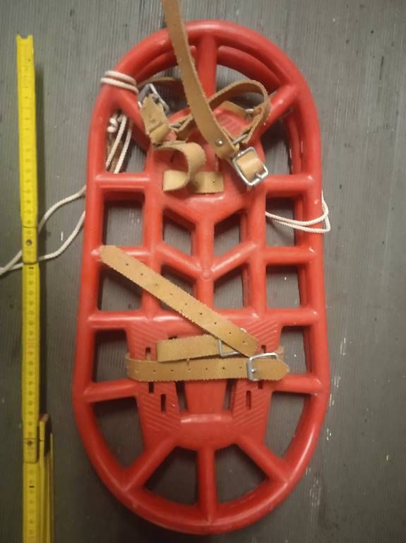 Scarpe da uomo: Schneeschuhe aus Kunststoff, rot, gebraucht – Usato da Basel venduto da Petergunn 1