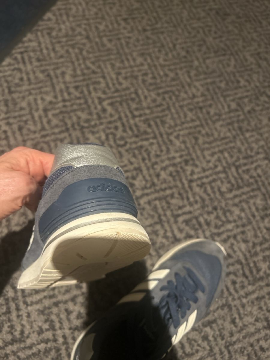 Adidas Scarpe da donna: Adidas Schuhe Damen blau – Usato da Zürich venduto da Lydilippuner 2