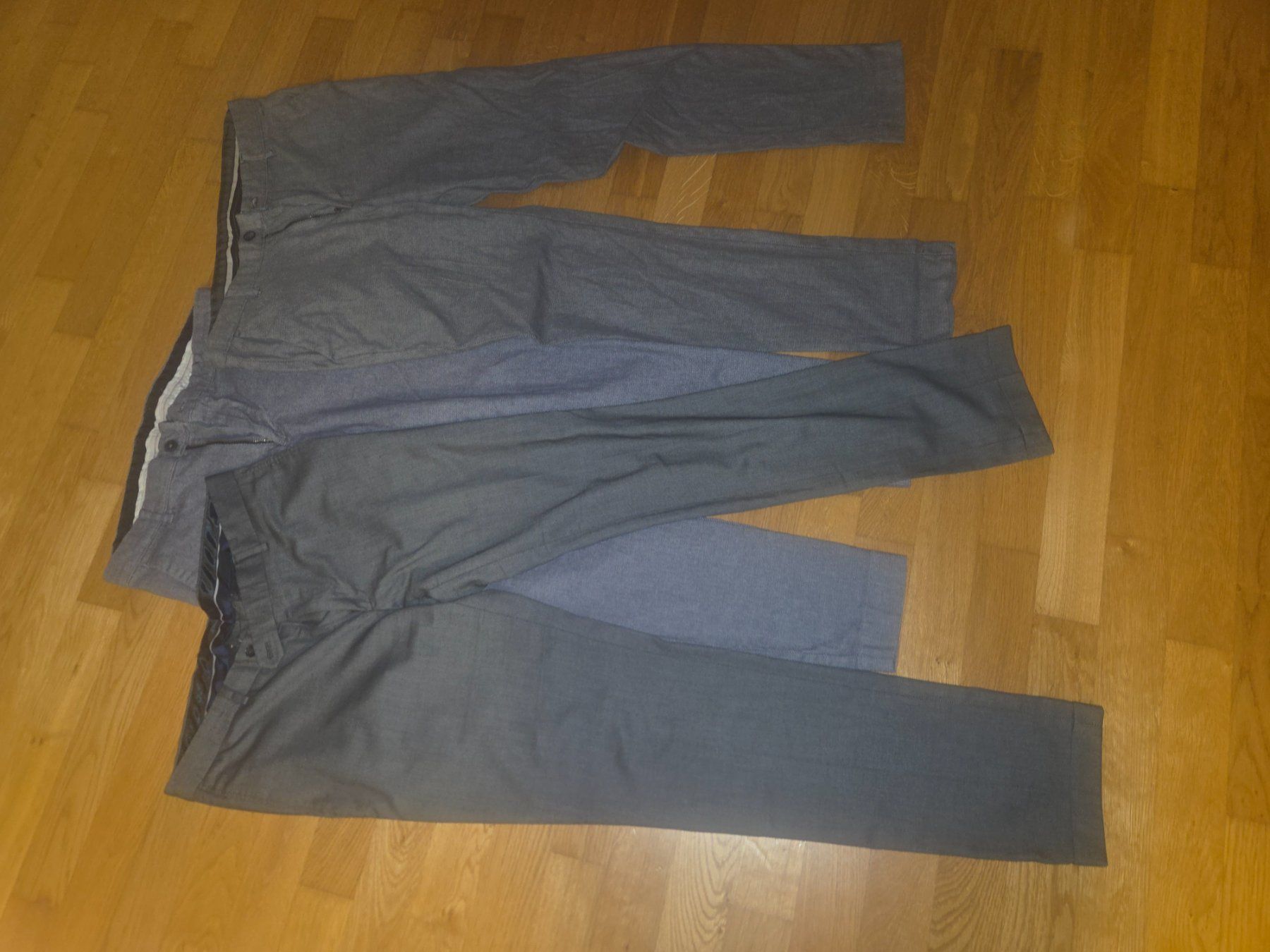 Zara Kleiderpakete: Hosenpaket Gr.33 – Gebraucht aus Sursee von Ventiduese
