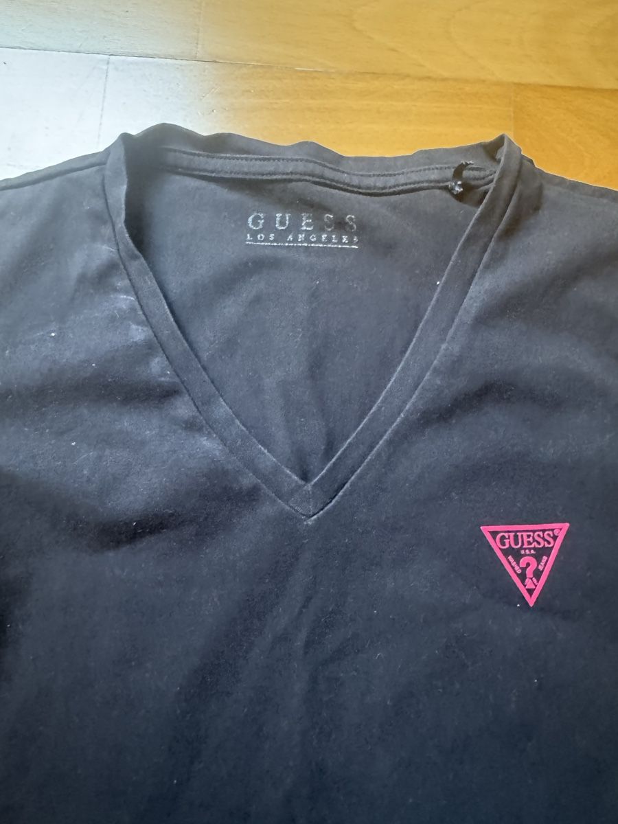 T-Shirts: Guess T-Shirt schwarz  – Gebraucht aus Bettlach von valishop 1