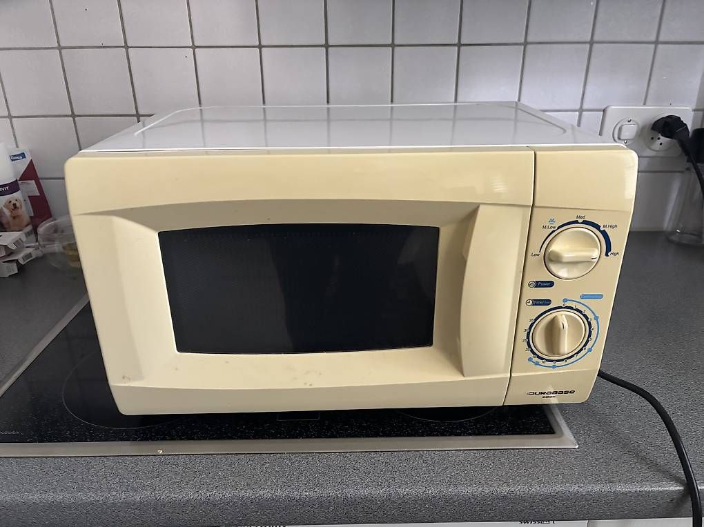 Appareils de cuisine: Mikrowelle Durabase  gebraucht – D'occasion à Steffisburg par nic_d2f7