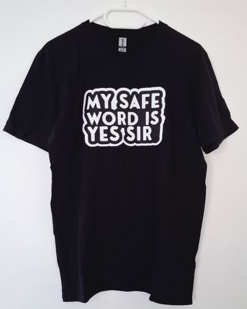 T-Shirt Divertente "My Safe Word Is Yes Sir"