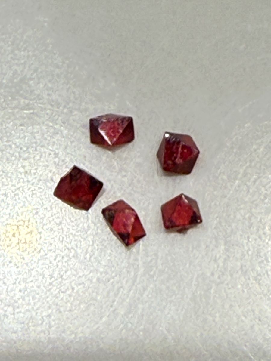 Edelsteine: 5 Spinelle roh rot – Neu (gemäss Beschreibung) aus Spiegel b. Bern von Rs33