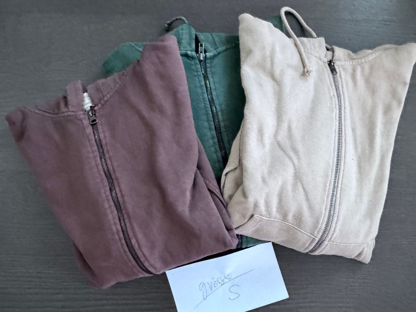 Lotti di vestiti: Super tolles Kleiderset Grösse S, Tshirts, Pullis, Jäggli – Usato da Baar venduto da qsi2005 8