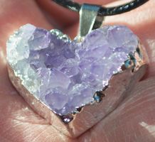 Halskette D-430 –Amethyst Cluster Herz mit silbriger Fassung