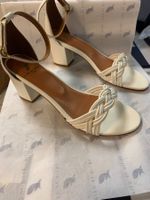 Chaussures blanches en cuir pieds de biches