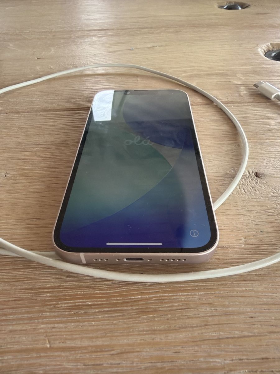 Apple Portables: Apple iPhone 13 , gebraucht, mit Gebrauchsspuren – D'occasion à Unterägeri par TobiasWild 3