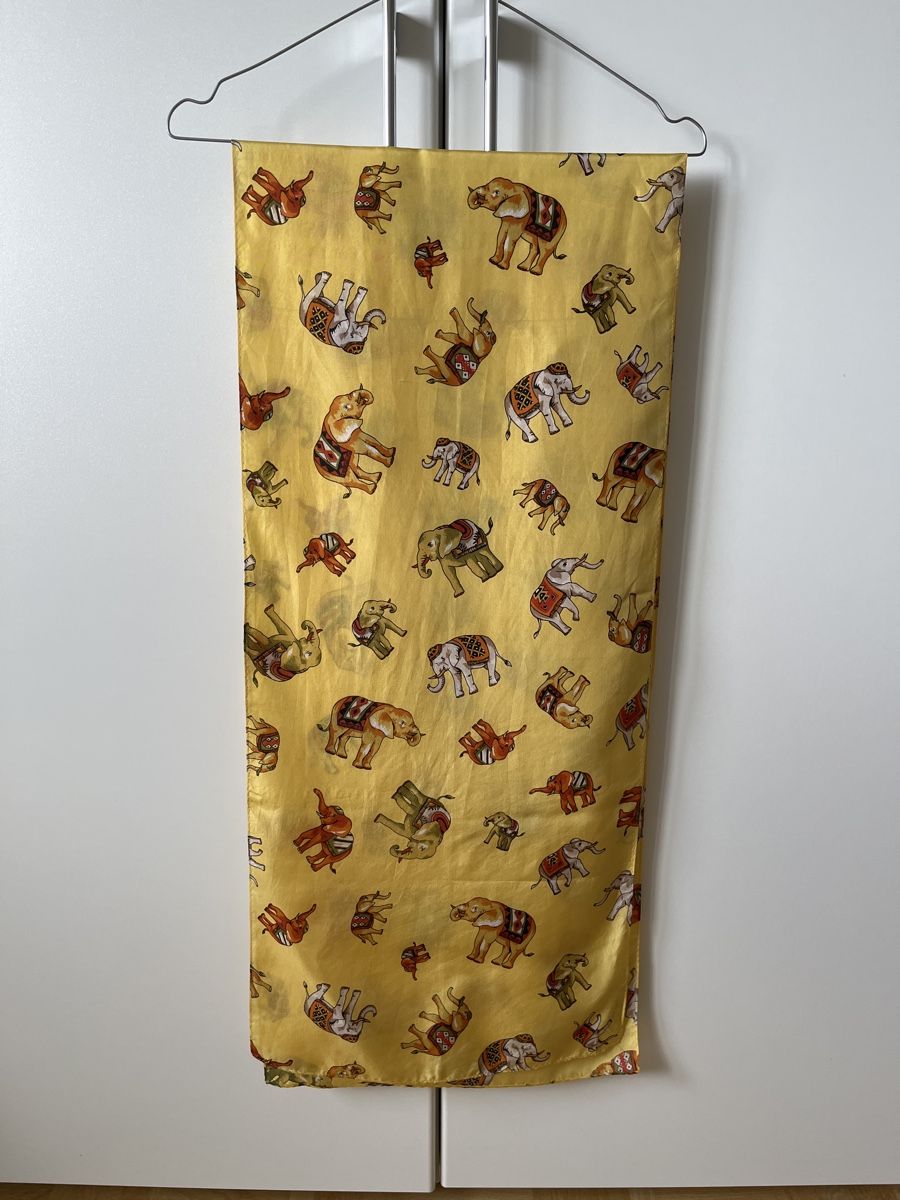 Codello Foulard & Sciarpe: Codello Seidenschal Gelb mit Elefanten, Top Zustand! – Usato da Zürich venduto da Kleanthy