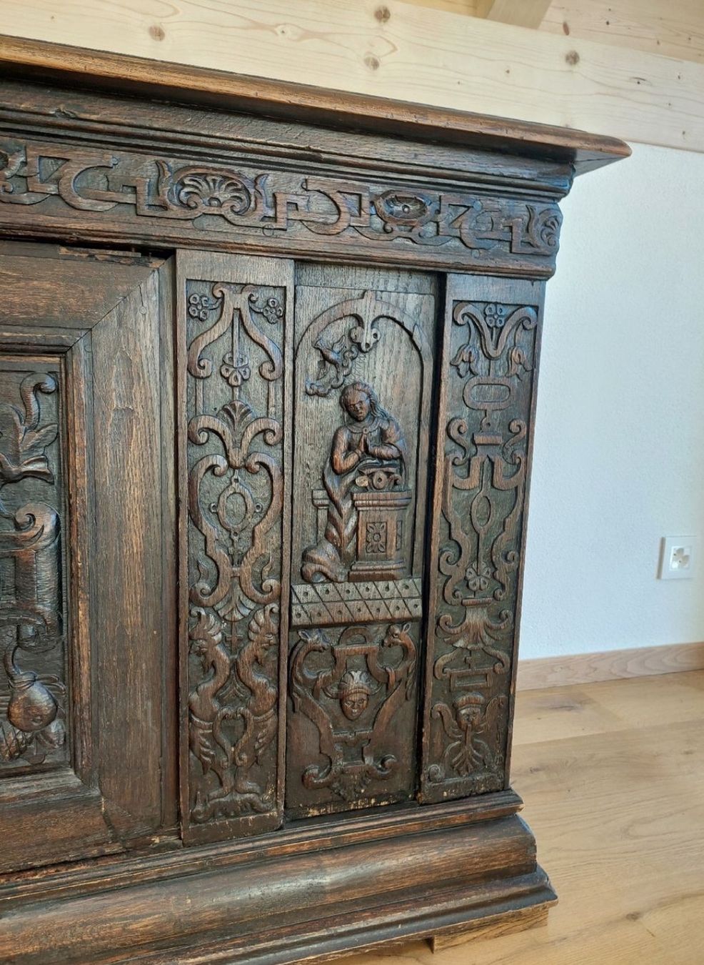 Büffets: Sideboard/buffet, geschnitzt, ca. 1800, Renaissance Stil – Gebraucht aus Ehrendingen von fwu_zk9f 3
