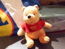Winnie the Pooh, sitzend