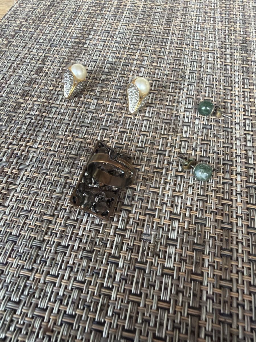 Sonstiger Schmuck: Schmuckkonvolut Ohrstecker Perlen und Steine Brosche – Gebraucht aus Enggistein von sti_f5tw 5