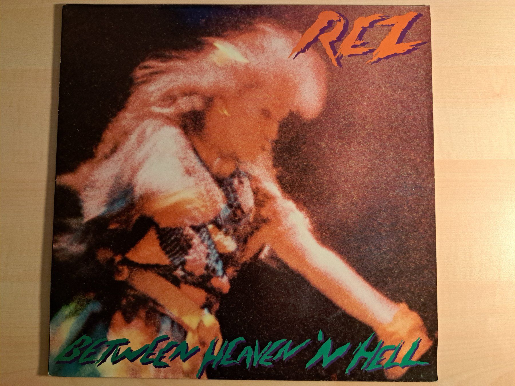 Dischi in vinile: LP REZ: between heaven'n hell (1985) – Usato da Glashütten venduto da Christheswiss