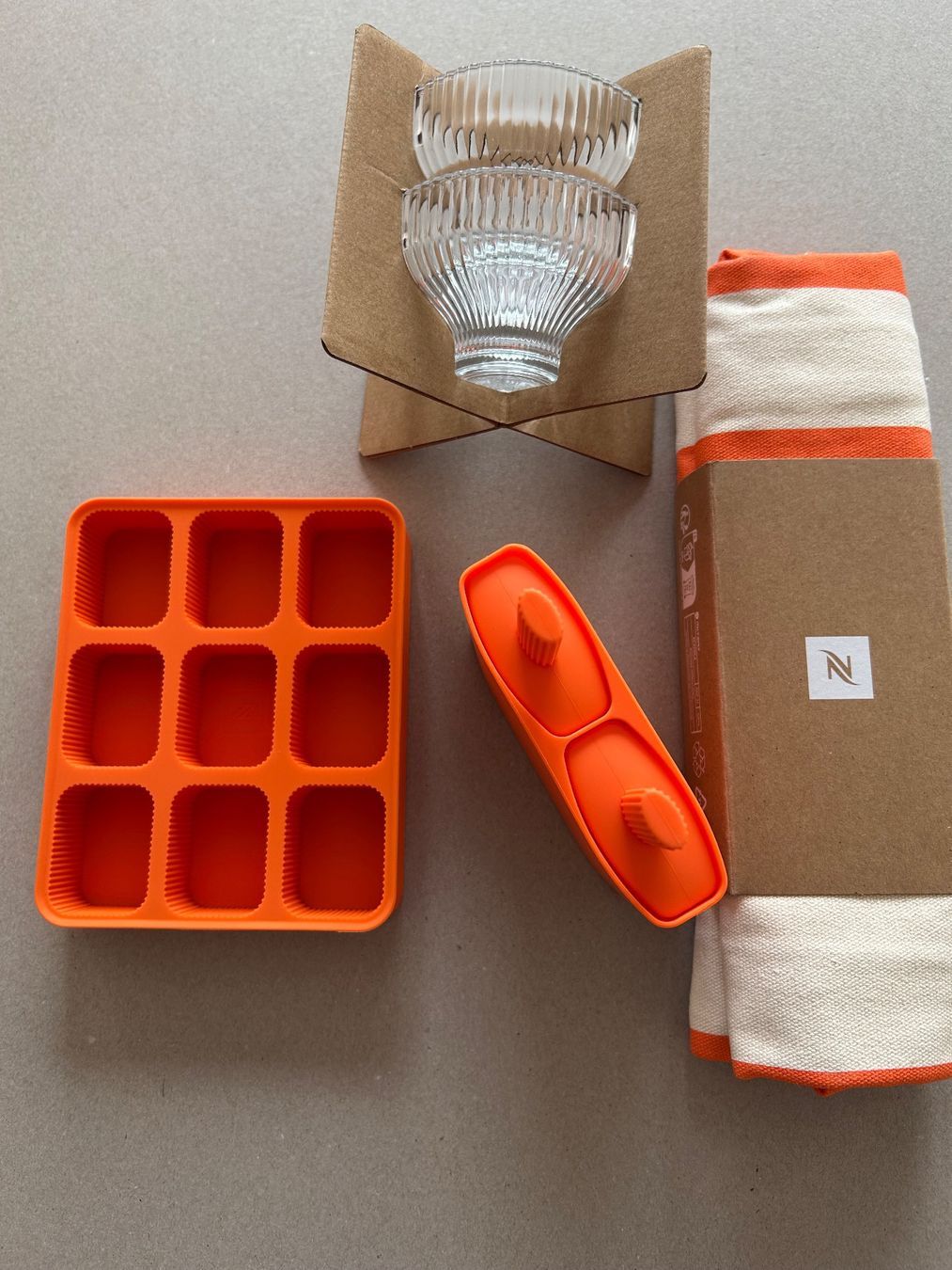 Geschirrsets: Nespresso-Set – Neu und originalverpackt aus Neu St.Johann von har_f865