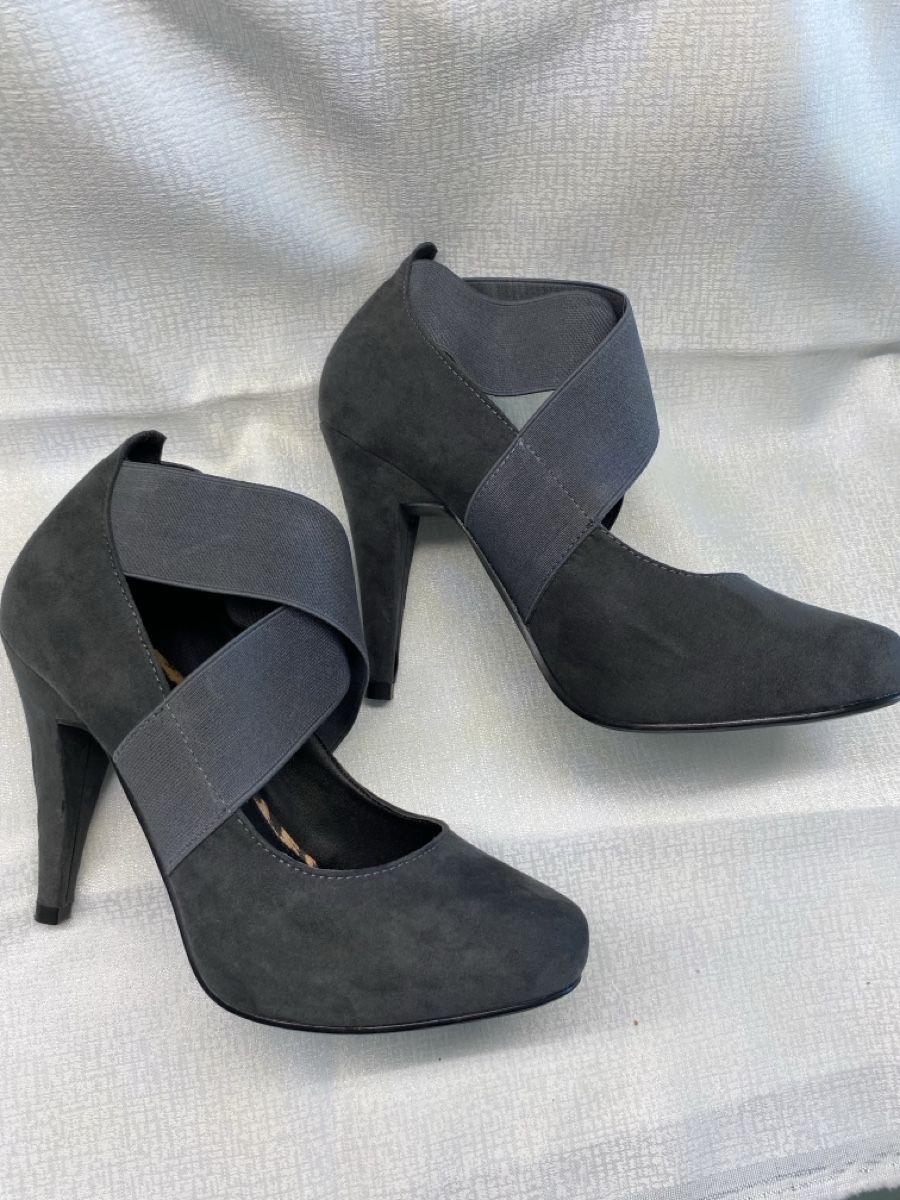 Cube Scarpe da donna: Pumps grau Grösse 38 mit Gummibändern – Nuovo (secondo la descrizione) da Hausen AG venduto da corinne_g