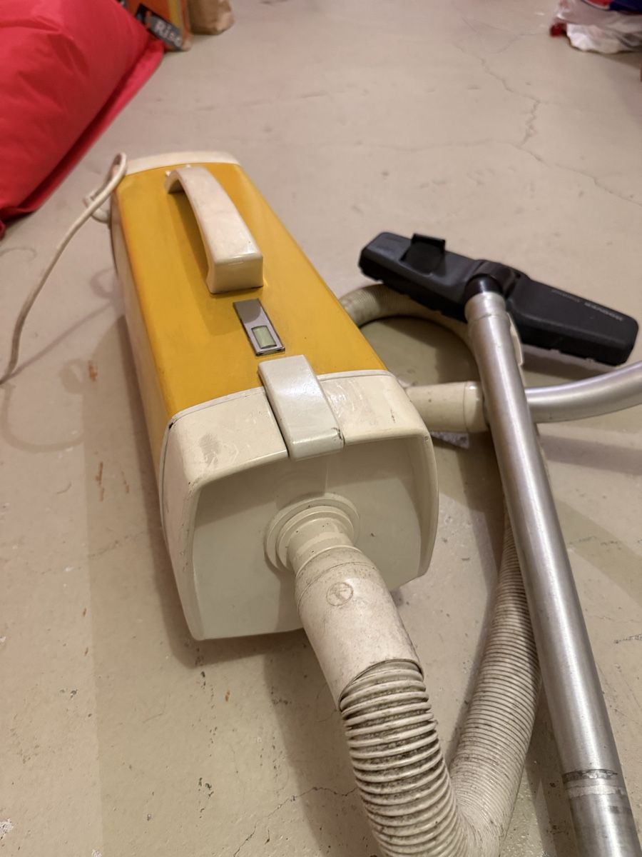 Hoover Aspirapolveri & Accessori: Hoover Modell 427 Staubsauger  – Usato da berikon venduto da Andy44