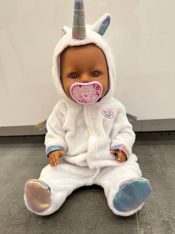 Poupées: Joli bébé avec superbes accessoires – D'occasion à Versoix par Tamaze47