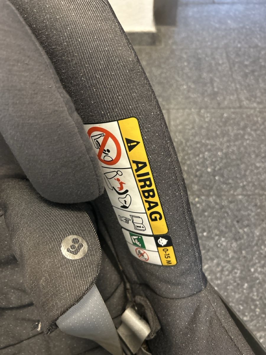Maxi-Cosi Seggiolini per auto: Kindersitz Maxi-Cosi mit 2wayFix Basis gebraucht – Usato da Jona venduto da mtthsstbch 2