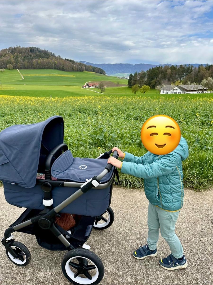 Bugaboo Carrozzine: Poussette Bugaboo Fox 3 bleu marine - très peu utilisée – Usato da Châtillon JU venduto da Spritch 1
