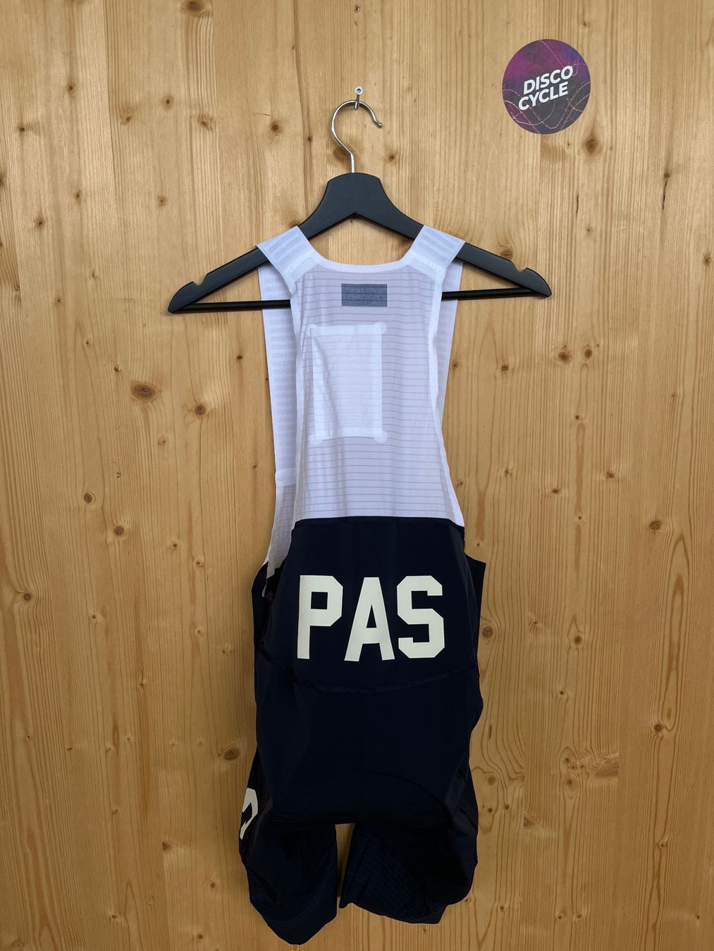Pas Normal Studios Pantaloni: % Pas Normal Studios Men's PAS Mechanism Pro Bibs - L – Nuovo e nell'imballaggio originale da Bern venduto da Disco_Cycle 1