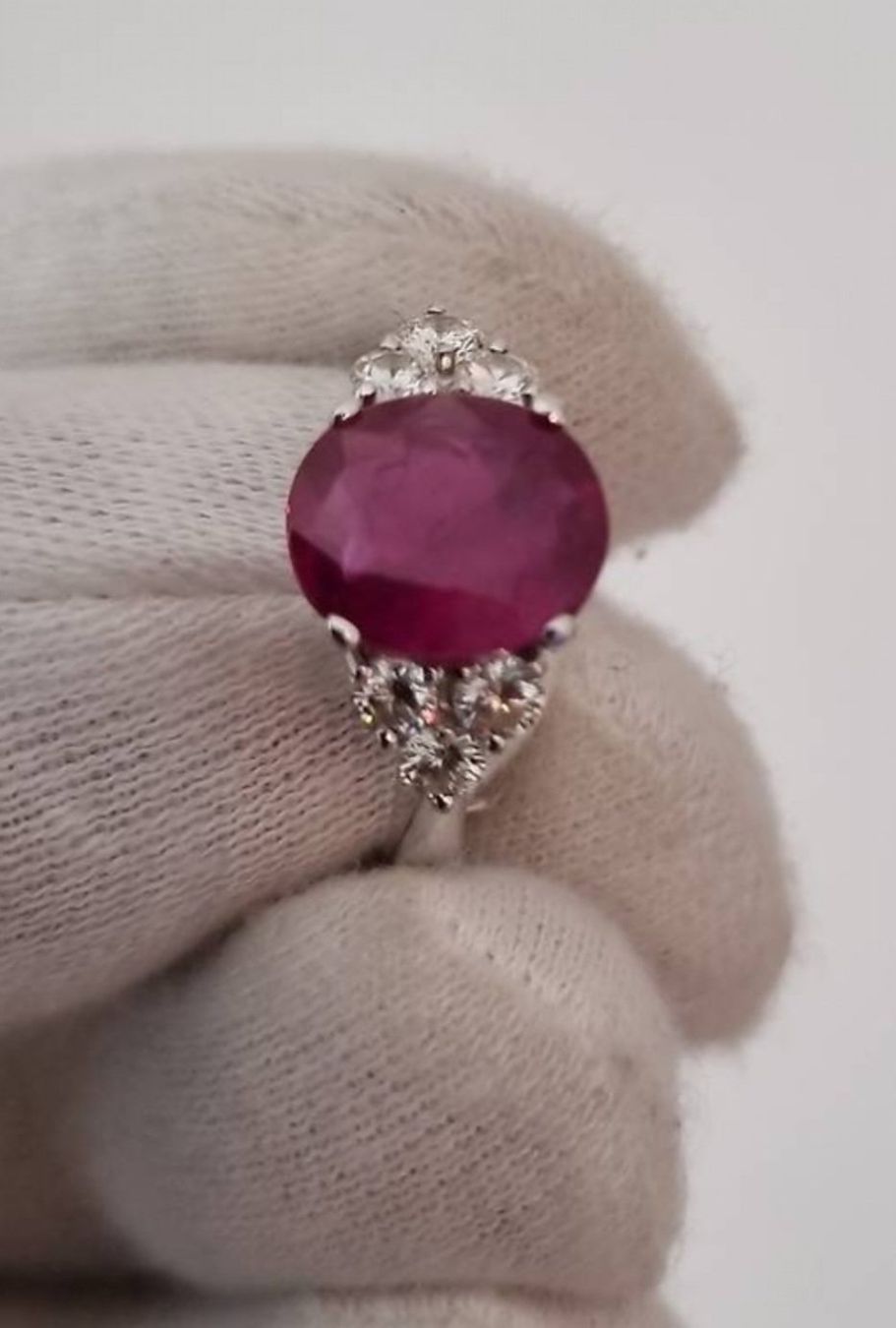 Ringe: Ring mit Rubin aus 18K Weißgold – Gebraucht aus KLOTEN von Luxurious-Shop