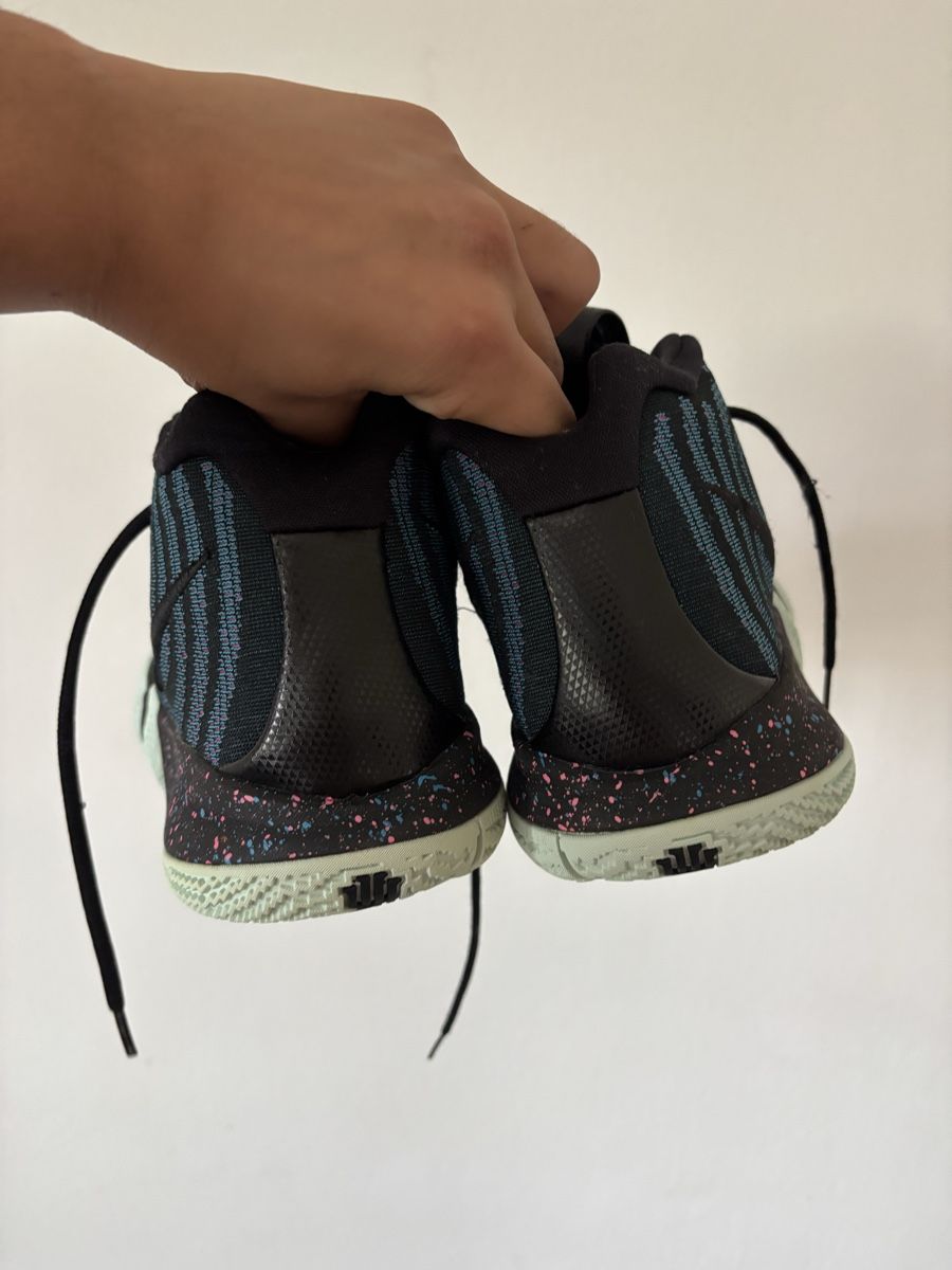 Nike Scarpe da uomo: Nike Kyrie 4 retro 80 – Usato da Genève venduto da Nathanwatchch 4