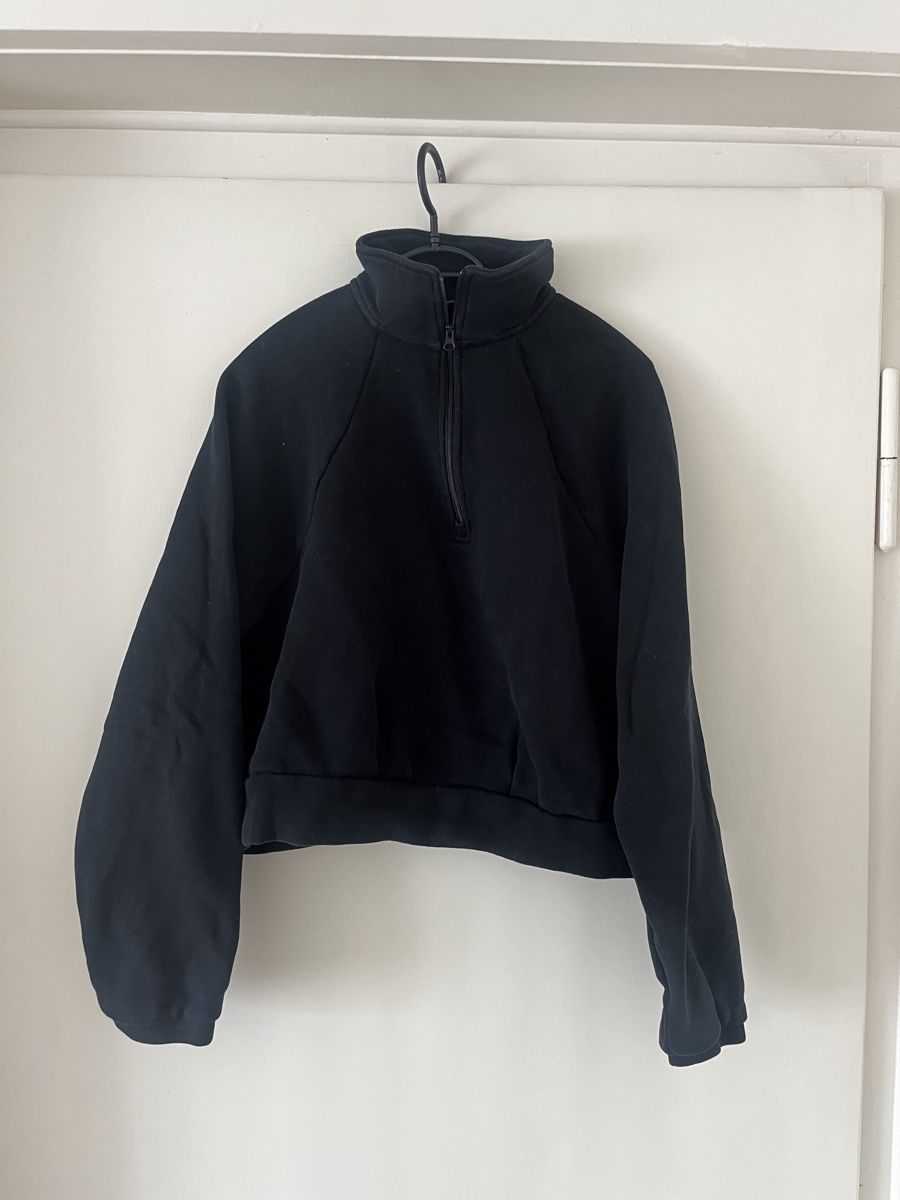 Maglioni & Felpe: Black Cropped Half-Zip Fleece Pullover - Size L eher klein – Usato da Küssnacht am Rigi venduto da Roxxy