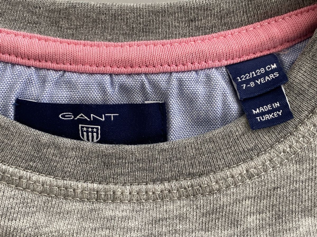 Gant Maglioni & Felpe: GANT Pullover, Gr. 122/128, grau mit rosa Symbol – Nuovo (secondo la descrizione) da Zürich venduto da konika71 2