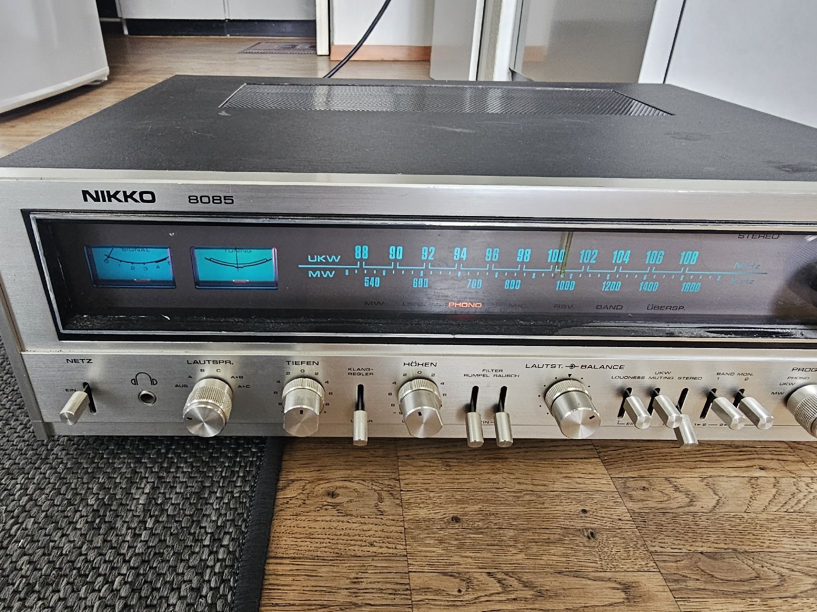 Receiver: Nikko 8085 Receiver silber Stereo UKW MW gebraucht – Gebraucht aus Aeugstertal von Levo84