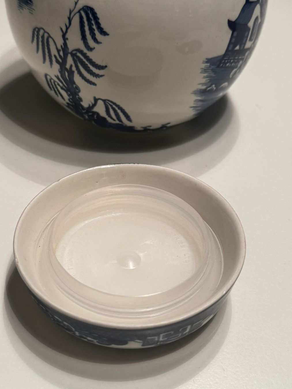 Zuckerdosen: Blau-weisse Teedose/ "Willow" Ingwerglas – Gebraucht aus Egg b. Zürich von Brocki_Insel_Egg 4