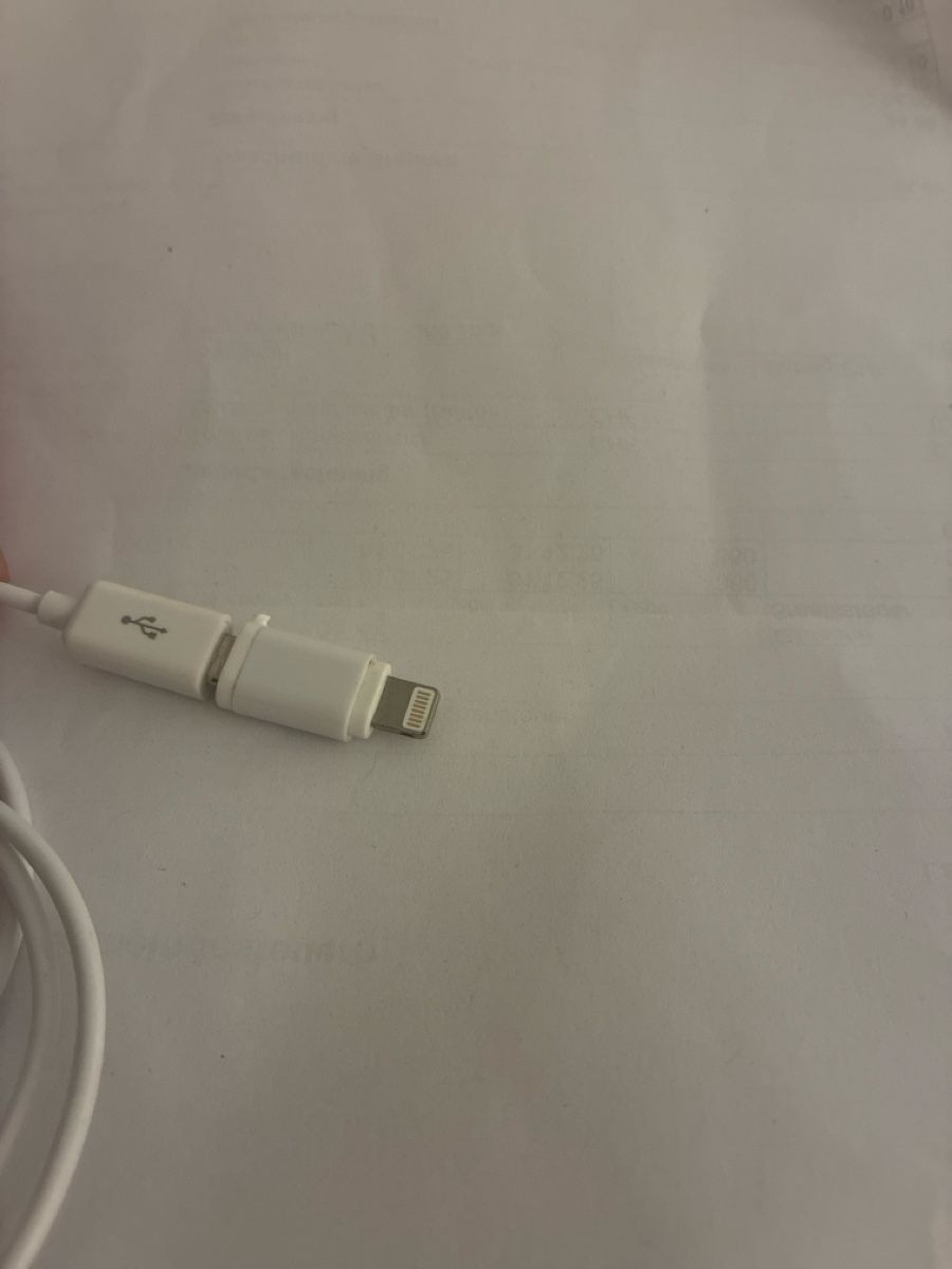 Câbles: Ladekabel USB auf Micro USB + Adapter Micro USB zu Lightning – D'occasion à Zürich par alivasalli 2