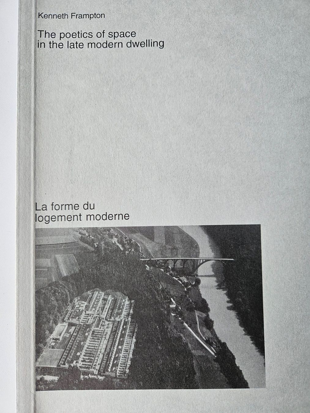 Livres: La forme du logement moderne, Kenneth Frampton, EPFL 1996 – D'occasion à Echandens par annegug
