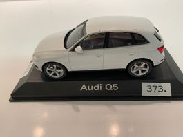 Audi Q5 1-43 Spiegel rechts fehlt 373