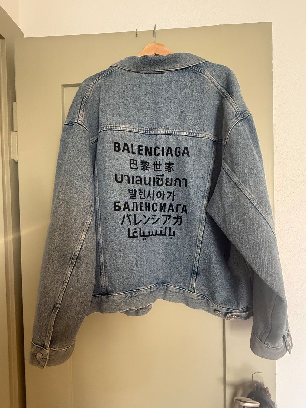 Balenciaga Jacken: Balenciaga Oversized Jeansjacke – Gebraucht aus Zürich von ele_nd88