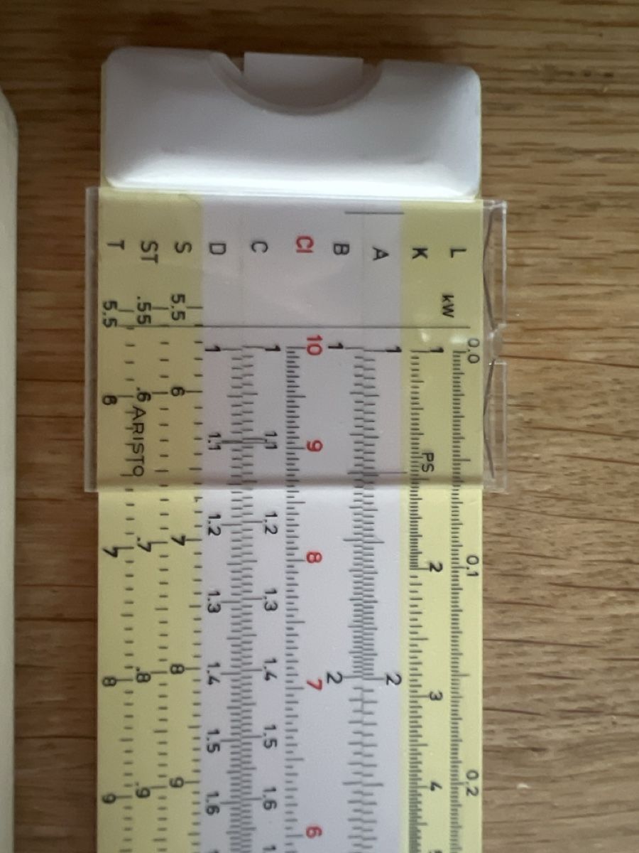 Altro in Scrittura & Disegno: Aristo Scholar Rechenschieber Nr. 0903 + Etui – Usato da Meilen venduto da wehrluzern 2