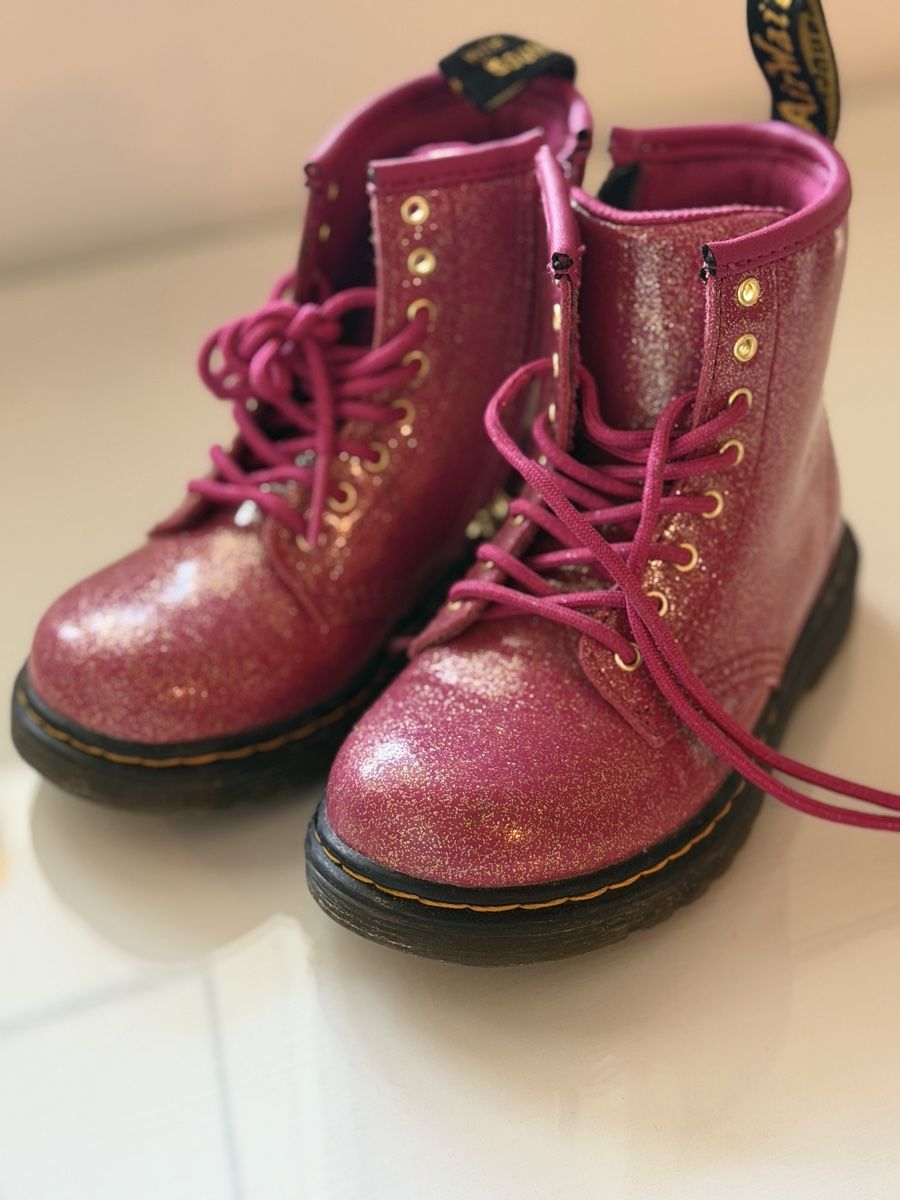 Dr. Martens Scarpe per ragazze: Pinke Dr. Martens Grösse 26 – Usato da Birmenstorf AG venduto da schattenfels