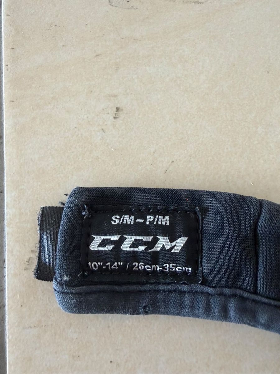 Ccm Protezioni & Imbottiture: CCM Neck Protector S/M 10-14 inches black used – Usato da Günsberg venduto da gar_2sn8 2