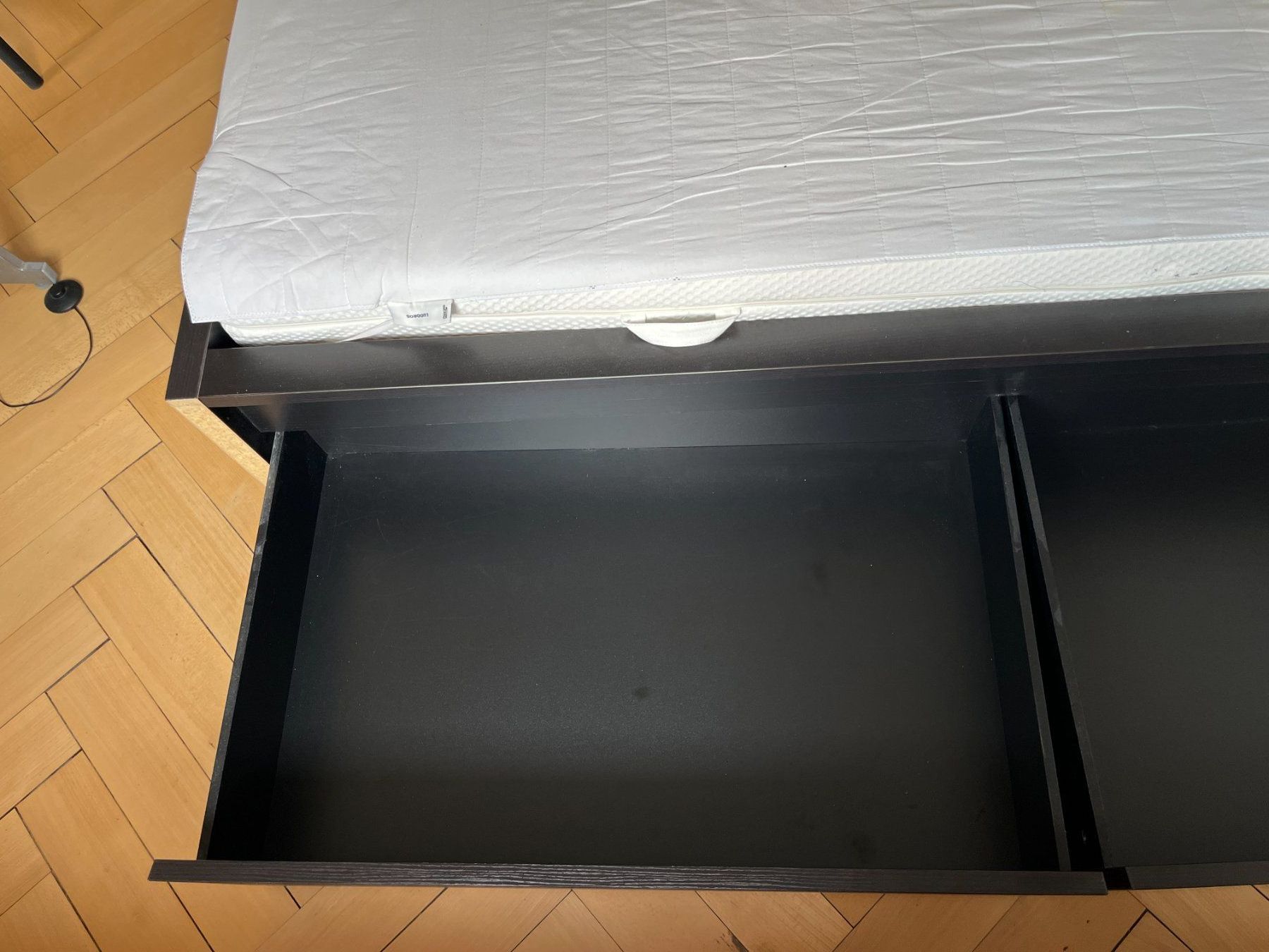 Ikea Betten: schwarzes IKEA-Bettgestell mit Schubladen – Gebraucht aus St. Gallen von emi_5dkv 3