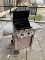 Gasgrill mit zwei Brennelementen