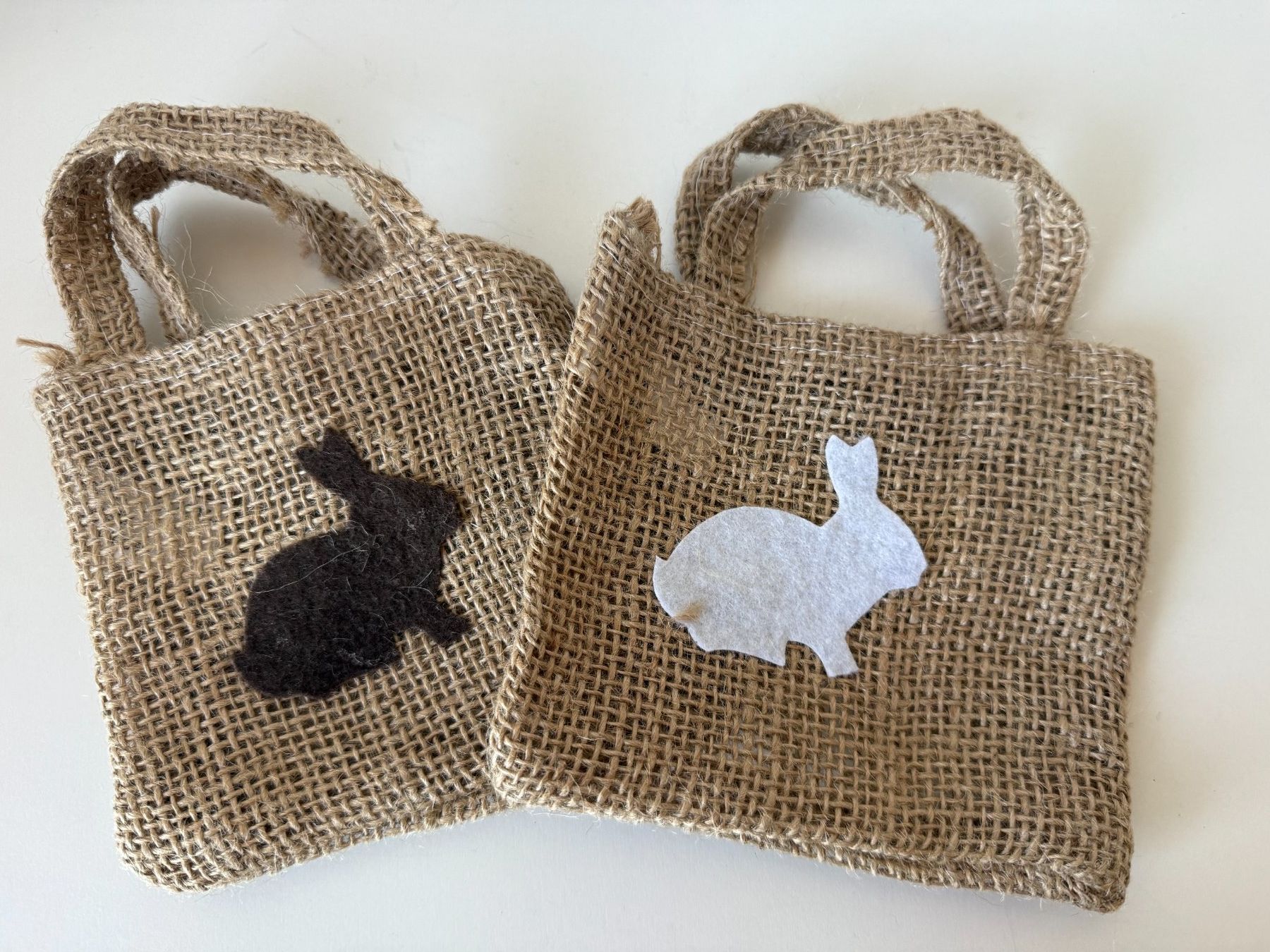 Tutte le decorazioni: 9 x Kleine Jutesack-Set "Häschen" - 2-teilig – Nuovo e nell'imballaggio originale da Winterthur venduto da brittalili 1