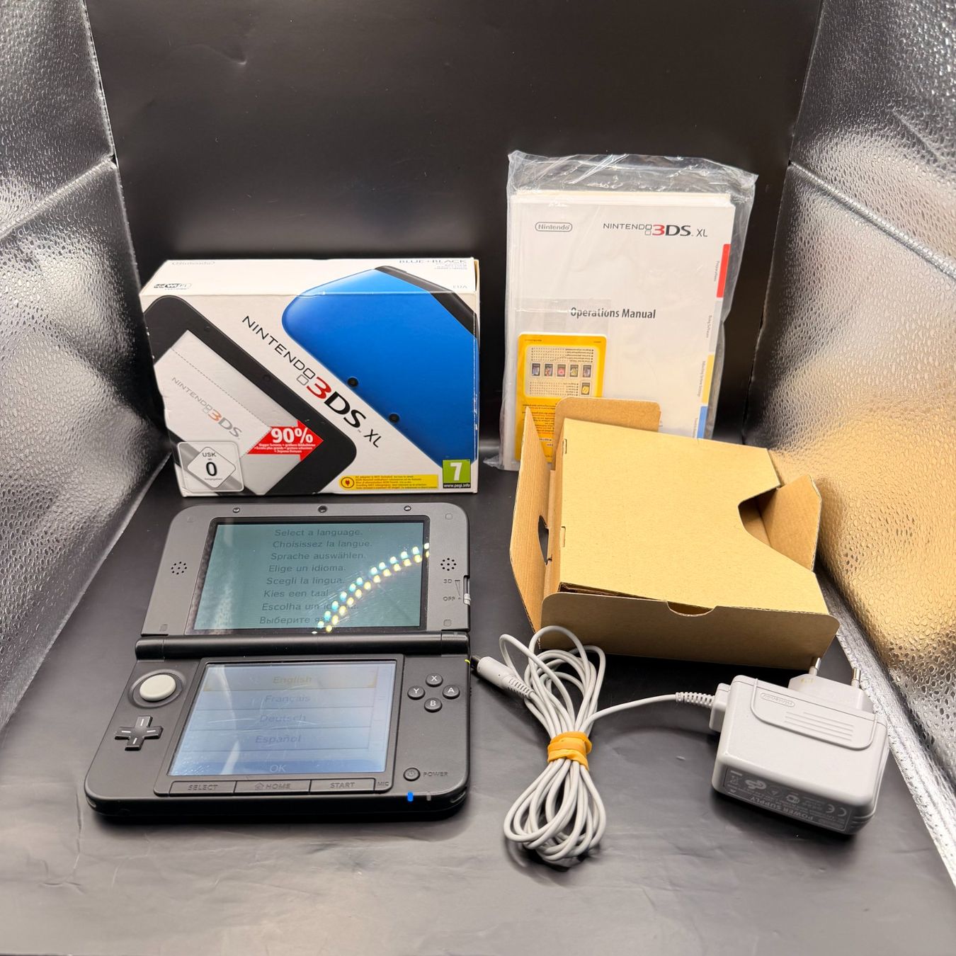 Nintendo Console: Nintendo 3DS XL Blau mit OVP – Usato da Düdingen venduto da Nerdworld
