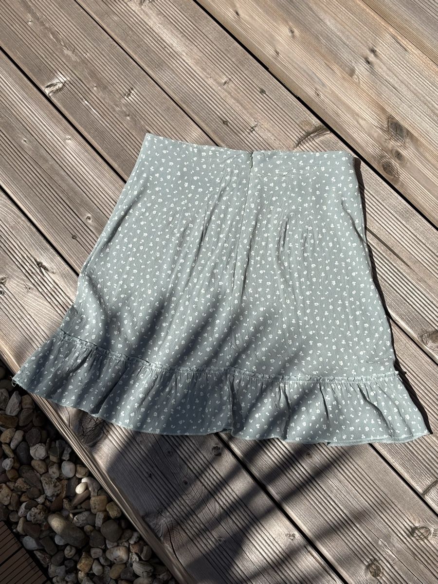 Brandy Melville Jupes: Rock mit Blumenmuster One Size von Brandy Melville – Neuf (Voir description) à Fehraltorf par lea_9bt5 1
