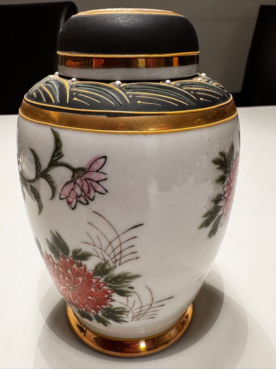 Vasen & Gefässe: Japanische Deckelvase/Teedose – Gebraucht aus Egg b. Zürich von Brocki_Insel_Egg 2